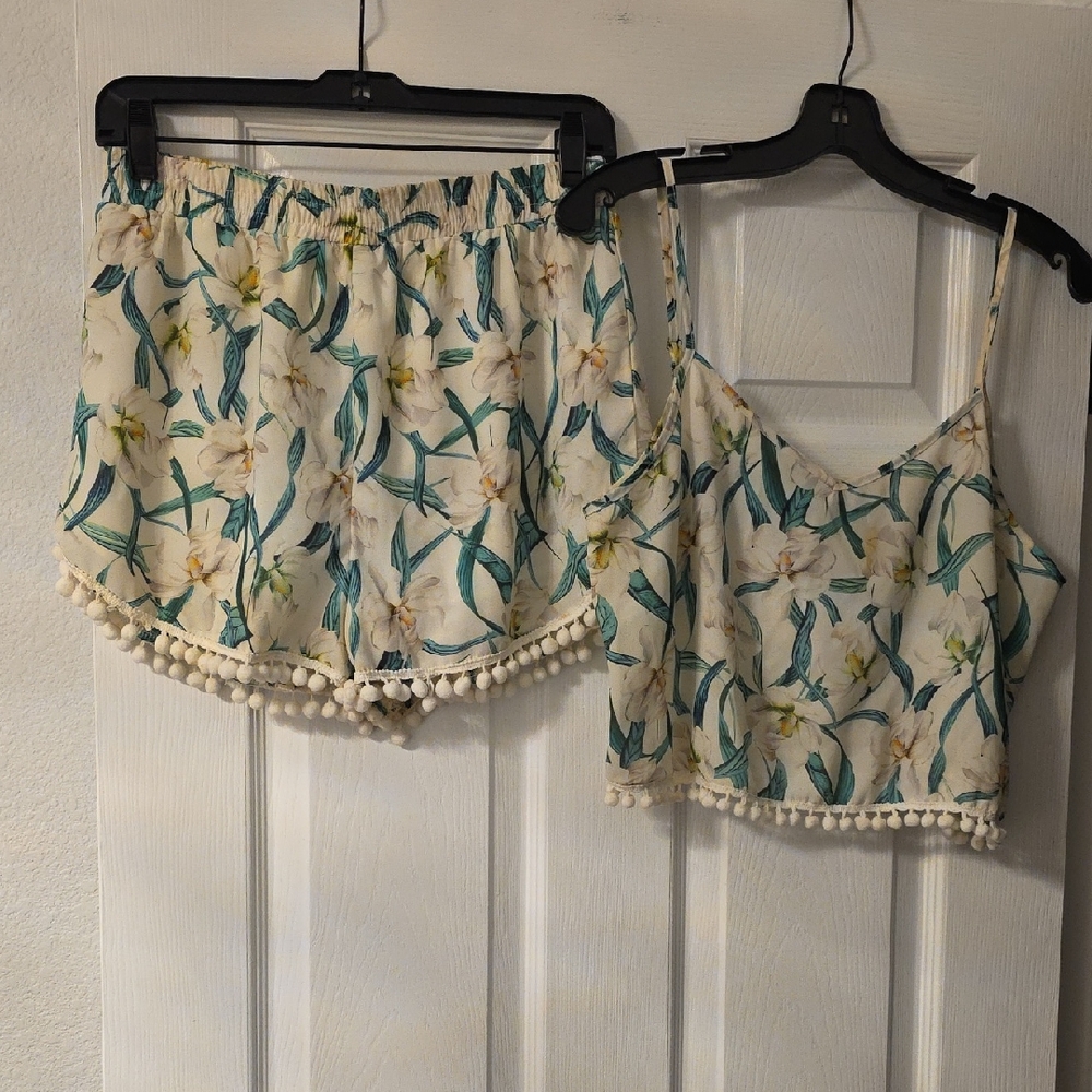 Missguided Floral Two-Piece Set in Cream and Green